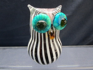 lot 8 image: Hand Blown Owl