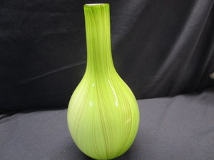lot 21 image: Blown Glass Vase