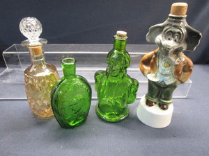 lot 32 image: Bar Decanter & Bottles