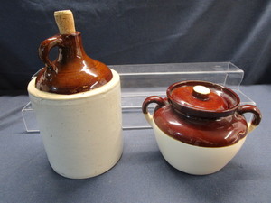 lot 33 image: Bean Crock & Shoulder Jug