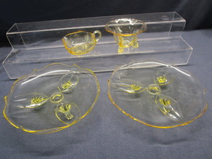 lot 34 image: Yellow Depression Glass