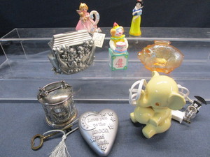 lot 44 image: Kids Night Light & Banks