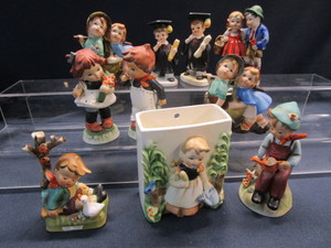 lot 46 image: Ceramics with Wall Pockets & Figures