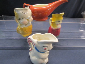 lot 50 image: Vintage Pitchers & Teapot
