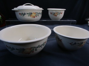 lot 54 image: Corelle Coordinates Cookware