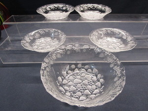 lot 58 image: Berry Bowl Set