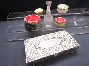 lot 76 image: Jewelry Box, Vanity Pieces