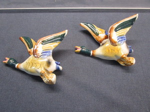 lot 88 image: Vintage Mallard Wall Pockets