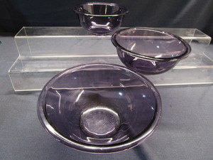 lot 95 image: Pyrex Nesting Bowls, Casserole