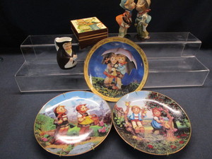 lot 100 image: Hummel Plates, Jewelry Box
