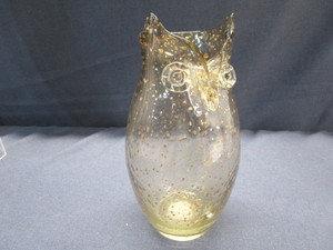 lot 106 image: Blown Glass Owl