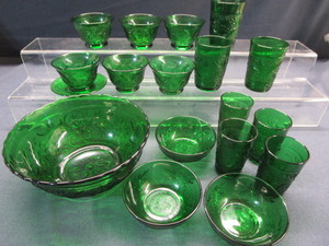 lot 119 image: Forest Green Sandwich Glass