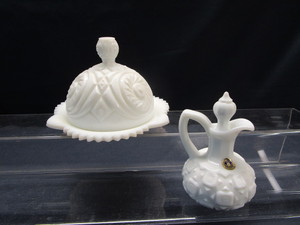 lot 137 image: Vintage Cruet & Butter Dish