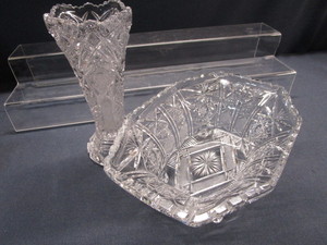 lot 144 image: Pressed Glass Vase & Console Bowl