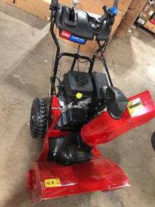 Power Max 824 OE 24 in. 252cc Two-Stage Electric Start Gas Snow Blower by Toro Customer Returns See Pictures