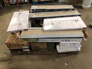 Pallet of Flooring Various Models and Conditions Customer Returns See Pictures