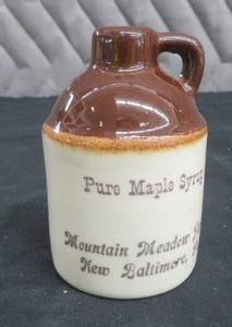lot 16 image: SMALL PURE MAPLE SYRUP BOTTLE