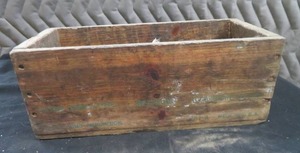 lot 41 image: OLD WOODEN AMMO BOX