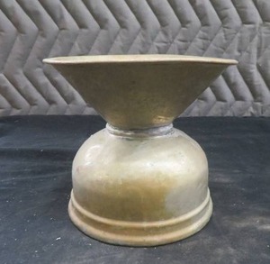 lot 42 image: VINTAGE SPITTOON