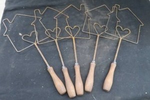 lot 43 image: VINTAGE RUG BEATERS