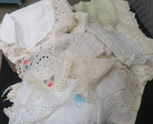 lot 107 image: VINTAGE LINENS N TABLE CLOTHES