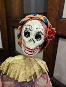 lot 20 image: Folk Art La Catrina Doll
