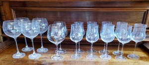 lot 160 image: Collection of 15 Wine Glasses