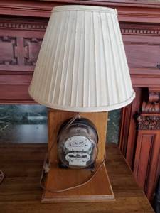 lot 185 image: Regulator Lamp