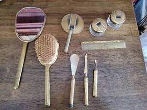 lot 186 image: Vintage Hygiene Accessories