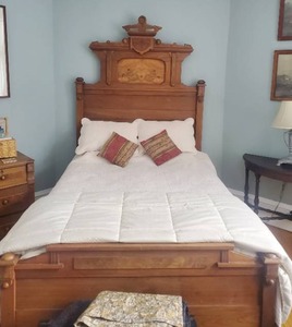 lot 193 image: East Lake Style Bed