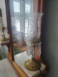 lot 195 image: Two Lamps