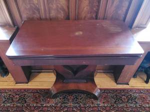 lot 192 image: Occasional Table