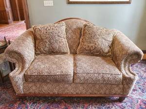 lot 100 image: Schnadig Loveseat I