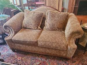 lot 101 image: Schnadig Loveseat II