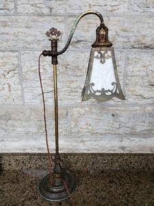 lot 105 image: Brass Desk Lamp With Glass Shade