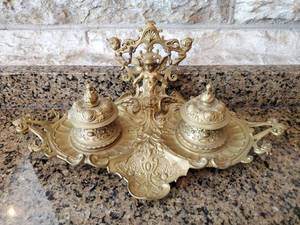 lot 106 image: Brass Inkwell