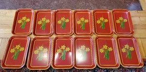 lot 126 image: Set Of Thirteen Vintage Red Daffodil Trays