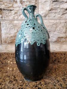 lot 140 image: Pottery Vessel