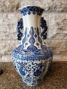lot 144 image: Large Chinese Vessel With Handles