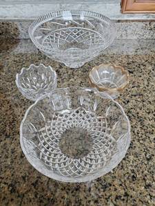 lot 147 image: Set Of CrystalGlass Bowls