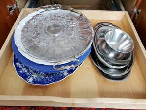 lot 300 image: Collection Of Serving Platters, Trays, And Cookware