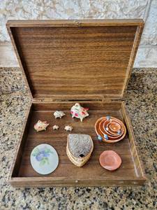 lot 321 image: Wooden Box And Small Knick-Knacks