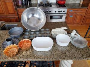 lot 330 image: Collection Of Kitchenware