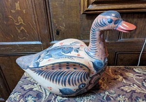 lot 76 image: Vintage Hand Painted Swan from Tonala Mexico.