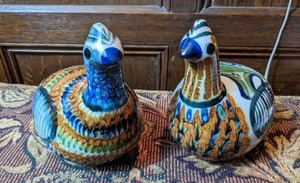 lot 77 image: 2 Hand Painted Quails from Tonala Mexico