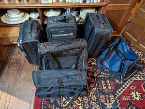 lot 83 image: 6 Travel Suitcases