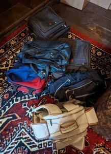 lot 84 image: 7 travel Suitcases