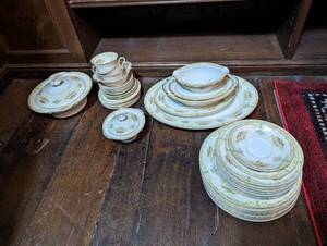 lot 88 image: Noritake China Set