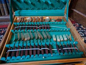 lot 96 image: Flatware Set