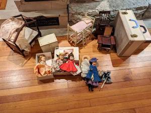 lot 416 image: Dolls & More